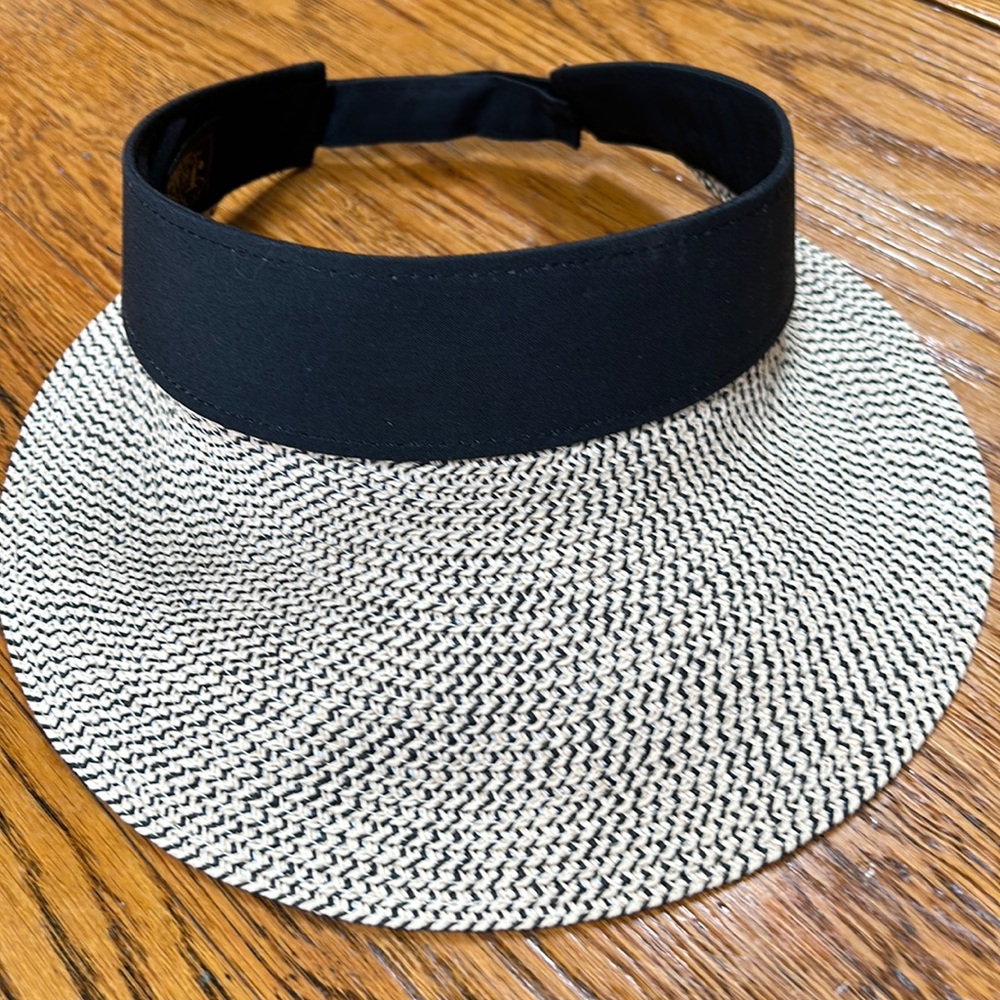JHats brand straw sun visor.  Tan & black.  Velcro close.  Excellent condition.